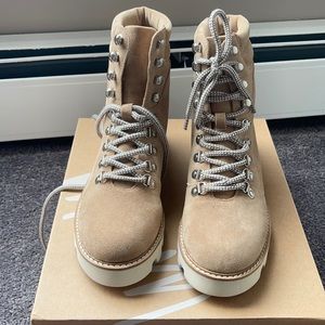 NWT Miracle Miles tan combat boots